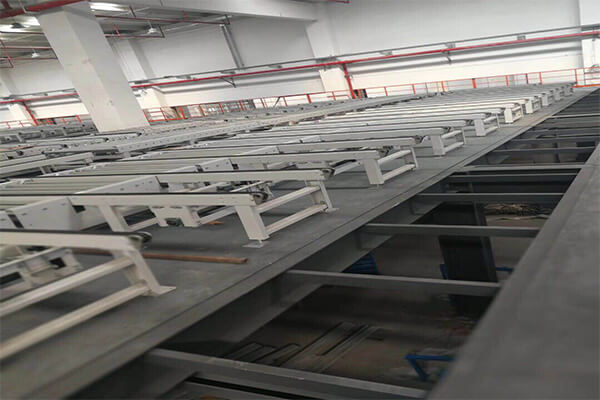 Pallet roller conveyors