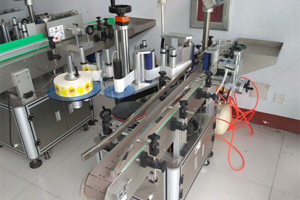 Square bottle front-back labeling machine