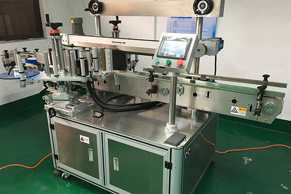 Double side labeling machine