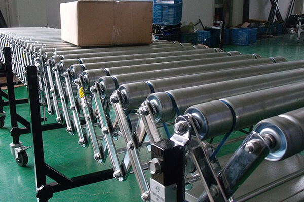 Flexible motorized roller conveyor